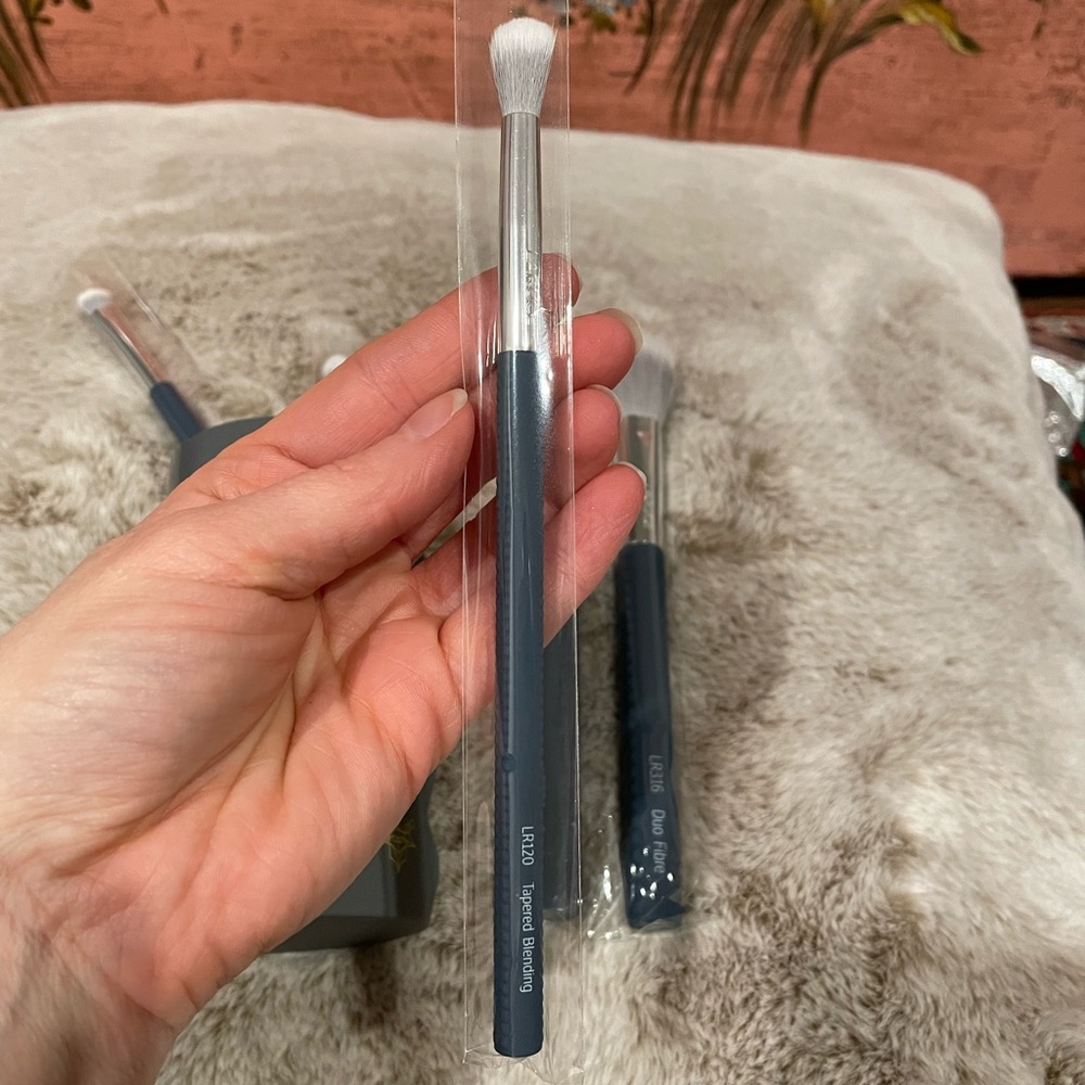 LARUCE CHRISTINE Makeup Brushes set with holder - Picture 7 of 8